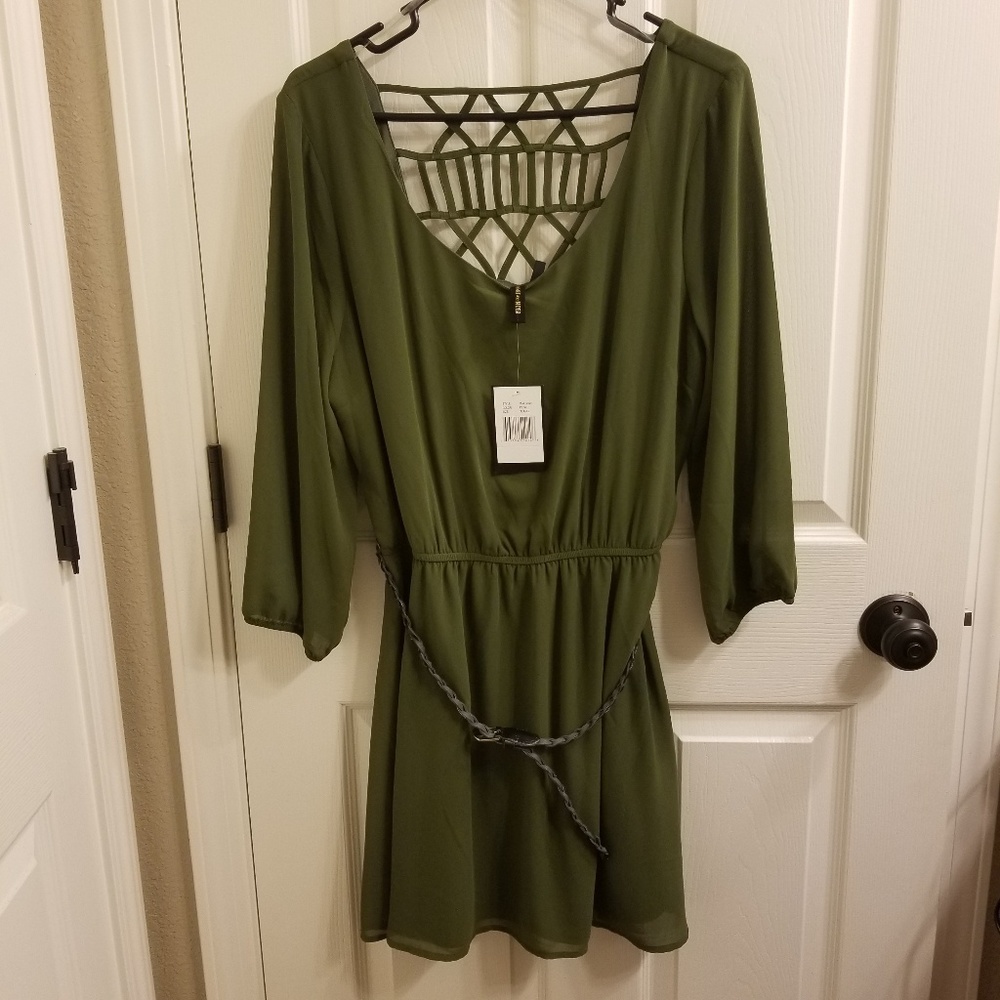 NWT Want & Need 3/4 Length Sleeve Lattice Back